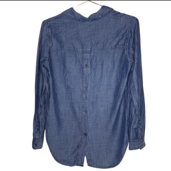 Banana Republic Boyfriend Fit Chambray Top - Picture 2 of 5